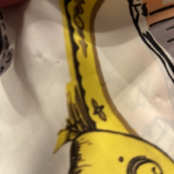 Vintage Unbranded Green and Cream CITY Skyline Square Scarf 26" x 27.5" - Picture 6 of 7